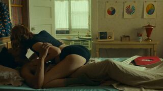 Zoey Deutch sexy – Buffaloed (2019)
