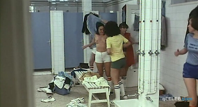 17. Azucena Hernandez nude – El erótico enmascarado (1980)