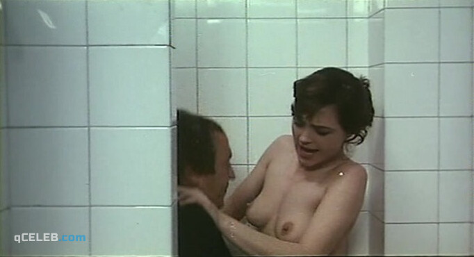 24. Azucena Hernandez nude – El erótico enmascarado (1980)