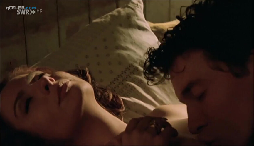 1. Simone Thomalla nude – Scene of the Crime s01e427 (1999)