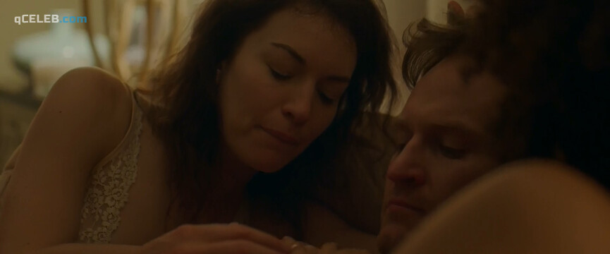 18. Nathalie Emmanuel nude, Britt Lower sexy – Holly Slept Over (2020)