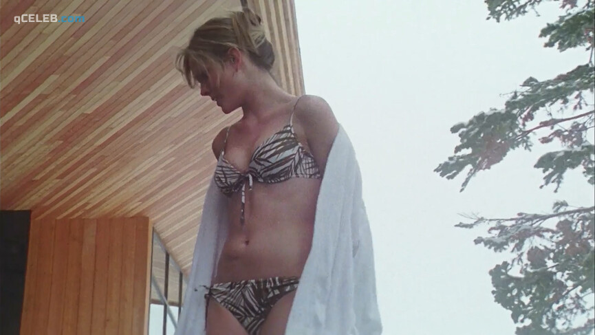 7. Lindsay Maxwell nude, Amber Borycki sexy – Revenge of the Boarding School Dropouts (2009)