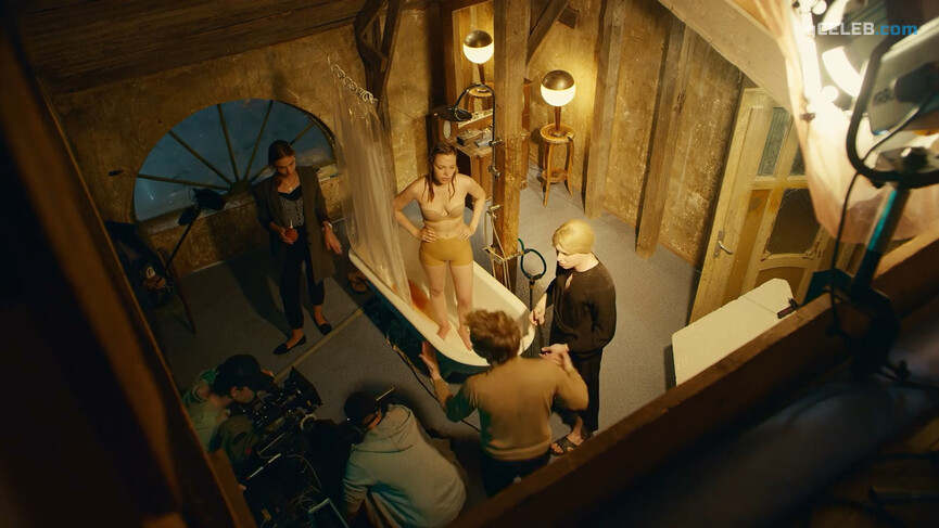 1. Vanessa Aleksander sexy – Ultraviolet s02e07 (2019)