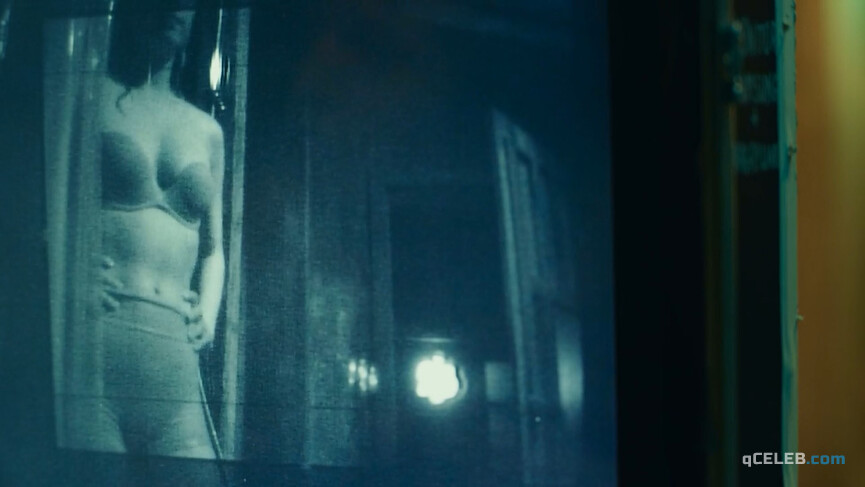 7. Vanessa Aleksander sexy – Ultraviolet s02e07 (2019)