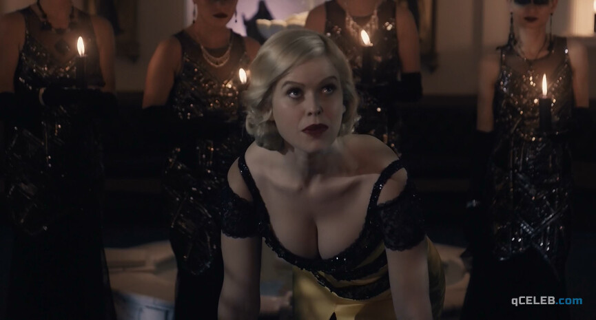 5. Alice Eve sexy – Bees Make Honey (2017)