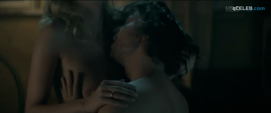 12. Karolina Szymczak nude, Luiza Janiszewska nude – Stars (2017)