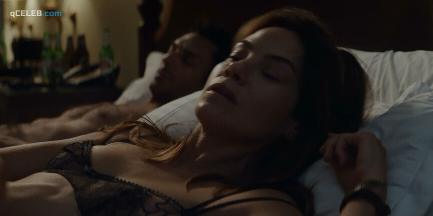 8. Stefania LaVie Owen sexy, Michelle Monaghan sexy – Messiah s01e08-09 (2020)