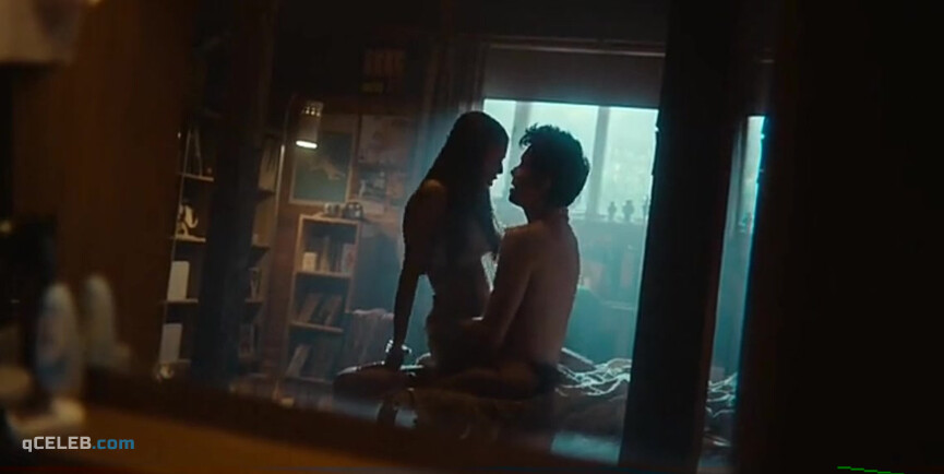 1. Mimi Keene sexy – Sex Education s03e02 (2021)