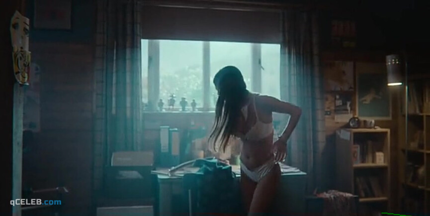 3. Mimi Keene sexy – Sex Education s03e02 (2021)