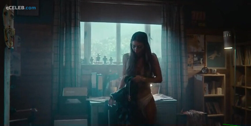 4. Mimi Keene sexy – Sex Education s03e02 (2021)