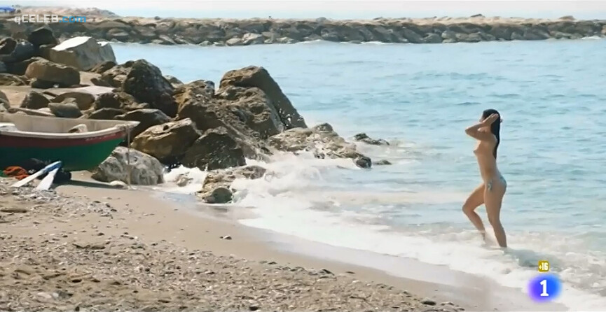 2. Helena Kaittani nude, Noemi Ruiz nude, Susana Cordoba nude – Malaka s01e07 (2019)