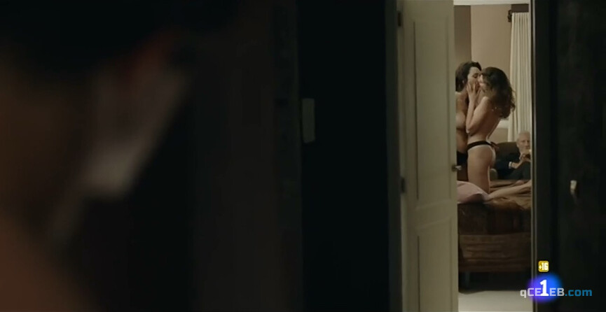 6. Helena Kaittani nude, Noemi Ruiz nude, Susana Cordoba nude – Malaka s01e07 (2019)