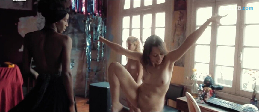 7. Carol Melgaço nude, Daiane Brito nude – 30 Years Blues (2019)