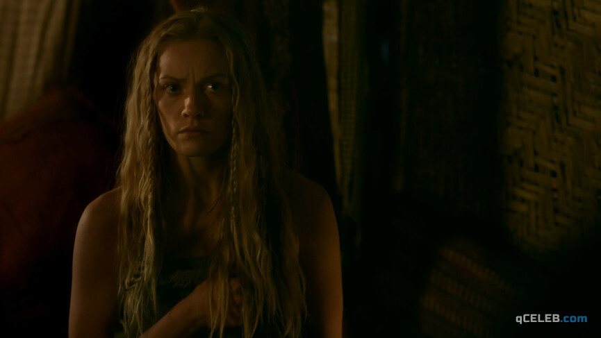 10. Lucy Martin sexy – Vikings s06e08 (2020)