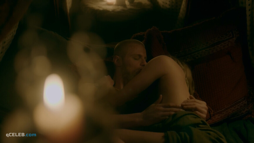 6. Lucy Martin sexy – Vikings s06e08 (2020)