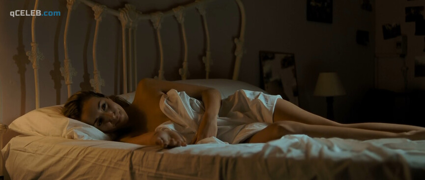 1. Paprika Steen sexy, Dafne Schiling sexy – Superclasico (2012)