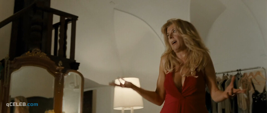 5. Paprika Steen sexy, Dafne Schiling sexy – Superclasico (2012)