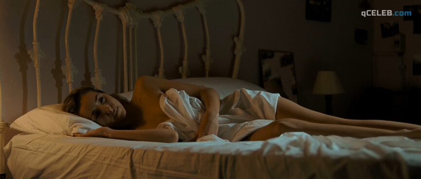 7. Paprika Steen sexy, Dafne Schiling sexy – Superclasico (2012)