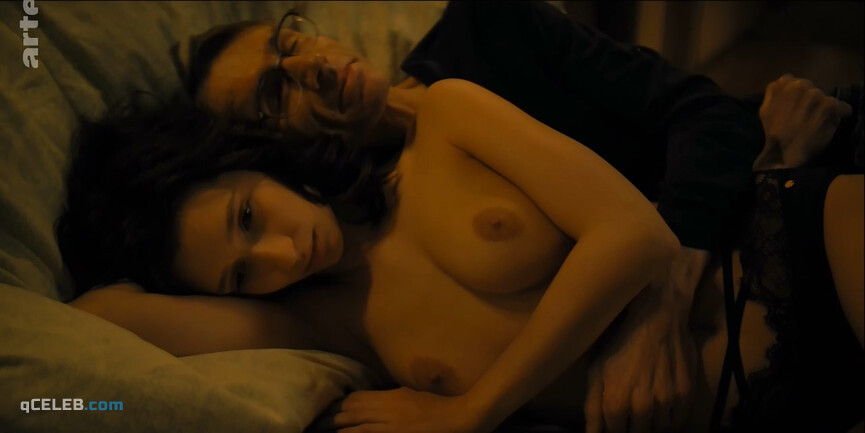 1. Mathilde Irrmann nude, Paula Beer nude, Desiree Nosbusch sexy – Bad Banks s02 (2020)