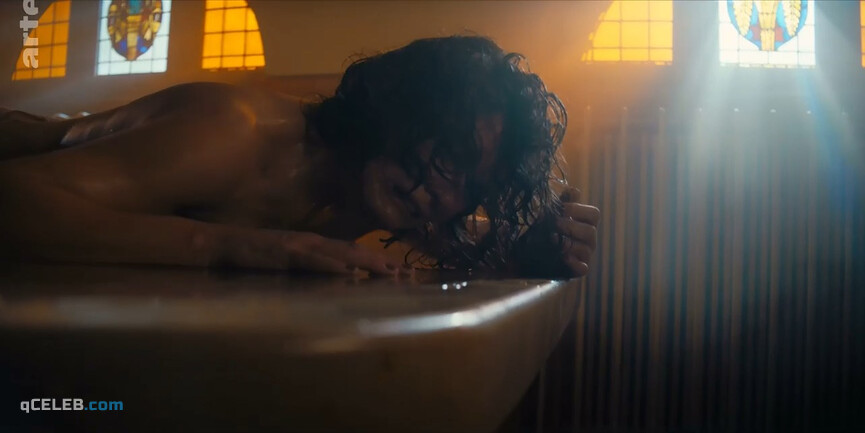 10. Mathilde Irrmann nude, Paula Beer nude, Desiree Nosbusch sexy – Bad Banks s02 (2020)