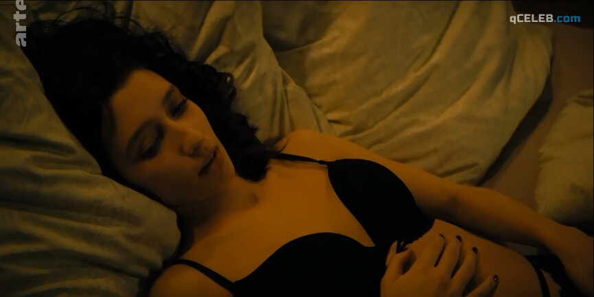 2. Mathilde Irrmann nude, Paula Beer nude, Desiree Nosbusch sexy – Bad Banks s02 (2020)