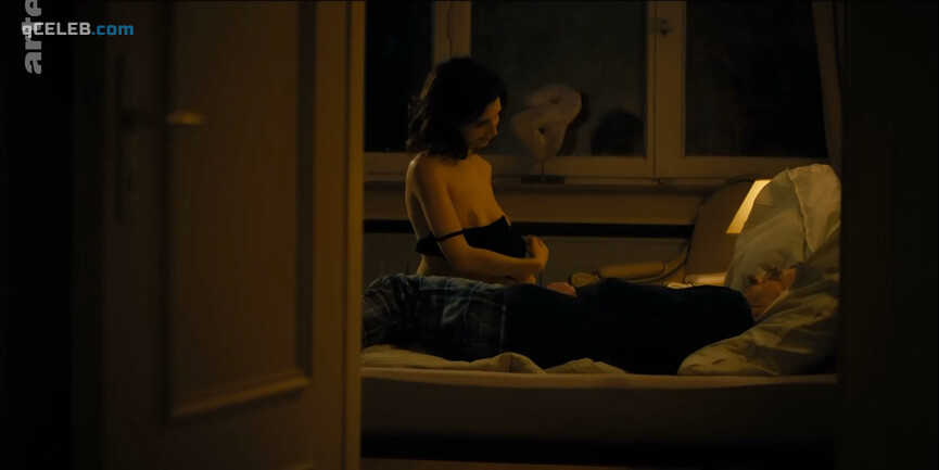 3. Mathilde Irrmann nude, Paula Beer nude, Desiree Nosbusch sexy – Bad Banks s02 (2020)