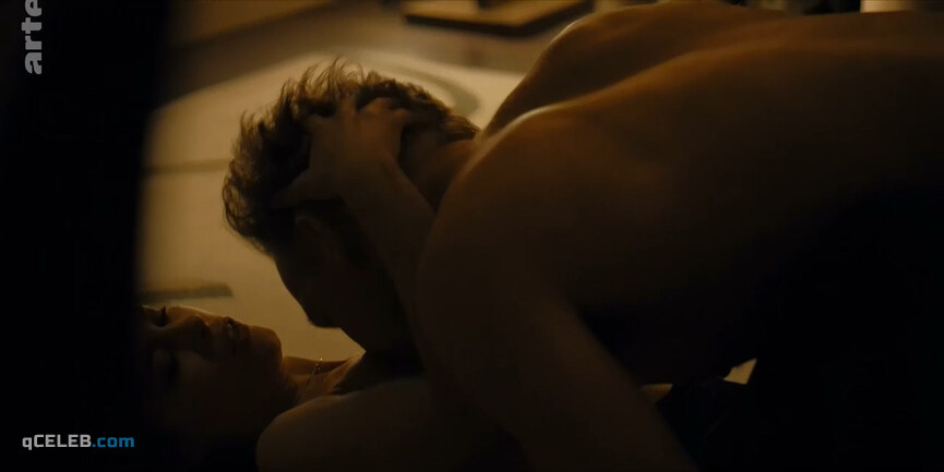 6. Mathilde Irrmann nude, Paula Beer nude, Desiree Nosbusch sexy – Bad Banks s02 (2020)