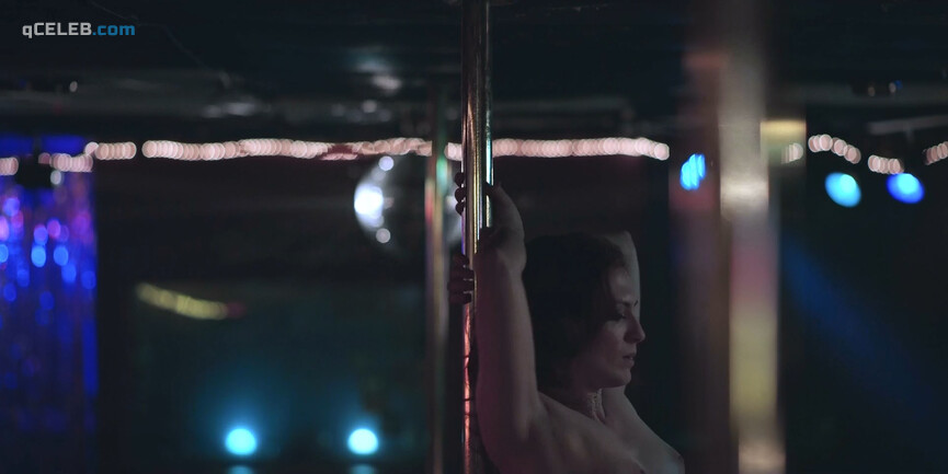 2. Kelly Quinn nude – The Outsider s01e03 (2020)