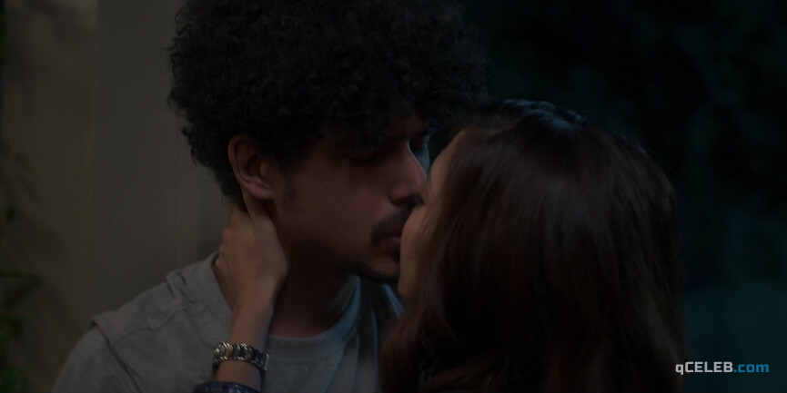 4. Pooja Bhat sexy, Plabita Bortakur sexy – Bombay Begums s01e02 (2021)