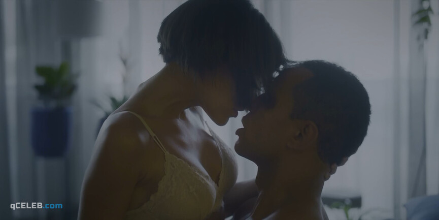 4. Carla Salle sexy – Omniscient s01e04 (2020)