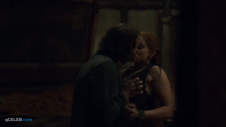 2. Stefanie Martini sexy – The Last Kingdom s04e03 (2020)