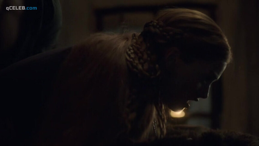 4. Stefanie Martini sexy – The Last Kingdom s04e03 (2020)