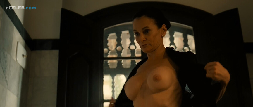 2. Adriana Mascialino nude – Superclasico (2012)