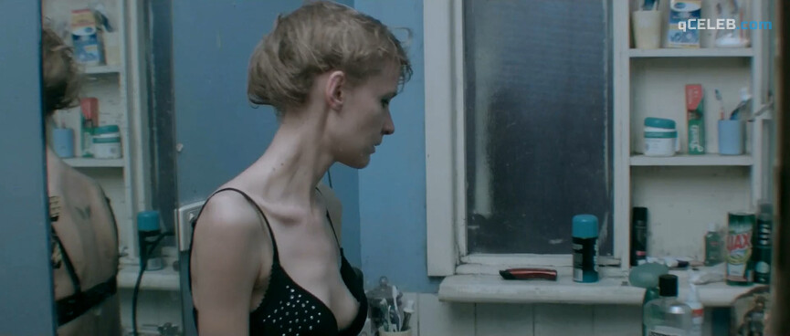 11. Saara Lamberg nude, Jenni Mitchell nude, April Garreffa nude – Innuendo (2017)