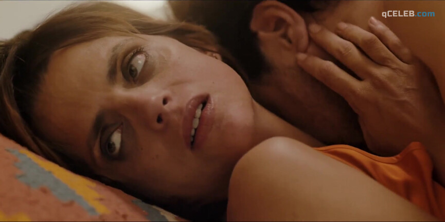 15. Macarena Gómez sexy, Lorena López sexy – Instant Love (2019)