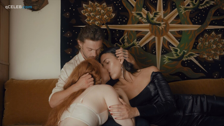 9. Anne-Lise Maulin sexy, Raya Martigny sexy – Grand amour (2020)