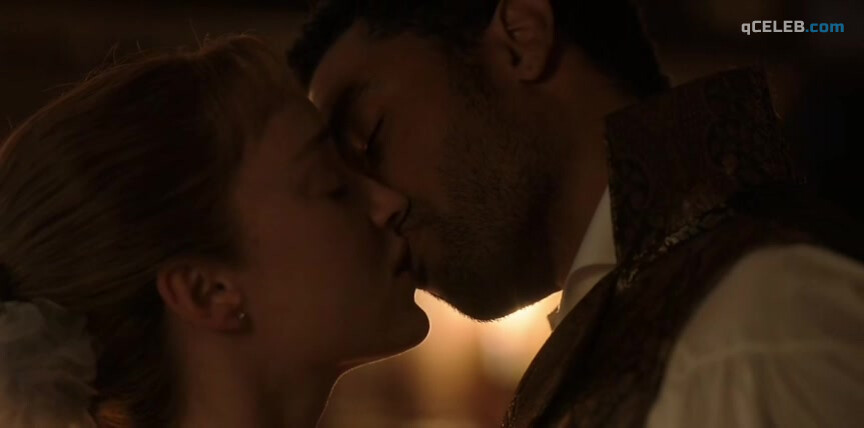 1. Phoebe Dynevor sexy – Bridgerton s01e05 (2020)