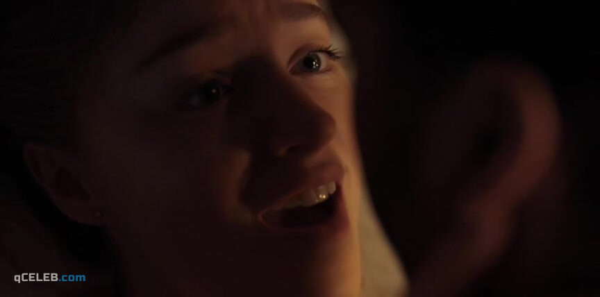 11. Phoebe Dynevor sexy – Bridgerton s01e05 (2020)