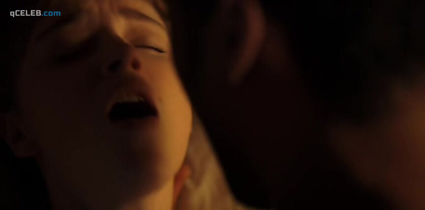 13. Phoebe Dynevor sexy – Bridgerton s01e05 (2020)