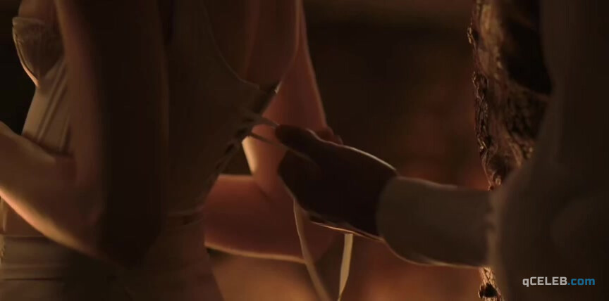 4. Phoebe Dynevor sexy – Bridgerton s01e05 (2020)