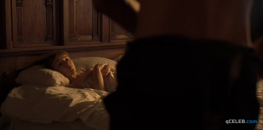9. Phoebe Dynevor sexy – Bridgerton s01e05 (2020)