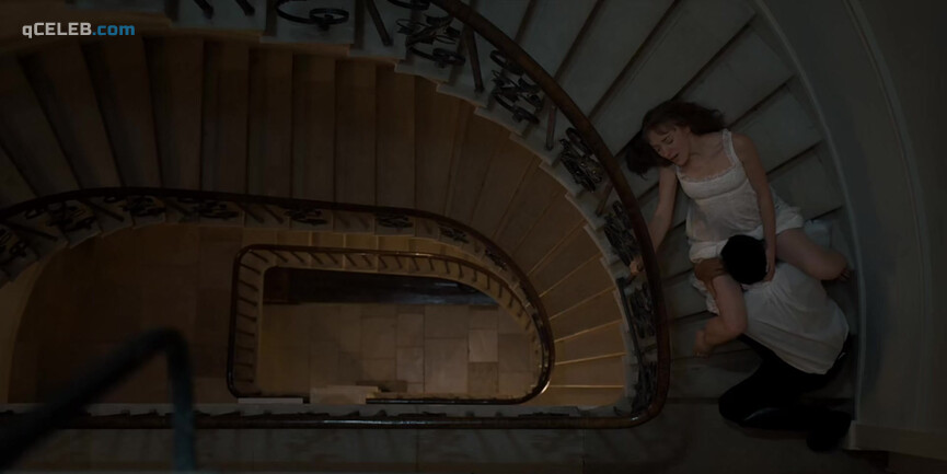 4. Phoebe Dynevor sexy – Bridgerton s01e07 (2020)