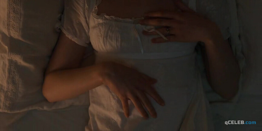 3. Phoebe Dynevor sexy – Bridgerton s01e03 (2020)