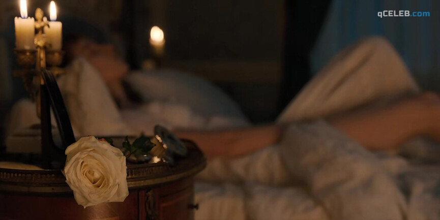 5. Phoebe Dynevor sexy – Bridgerton s01e03 (2020)