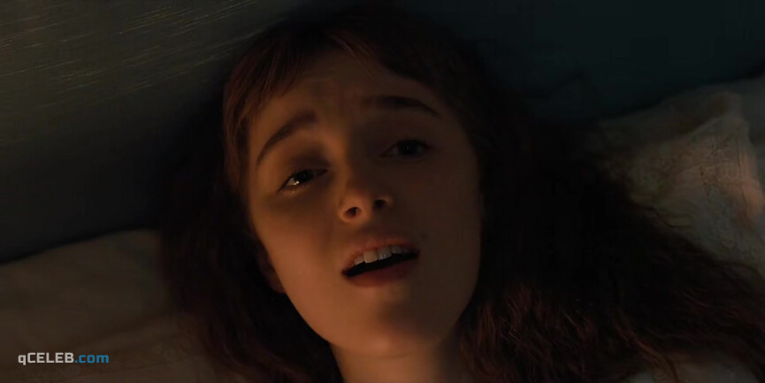 7. Phoebe Dynevor sexy – Bridgerton s01e03 (2020)