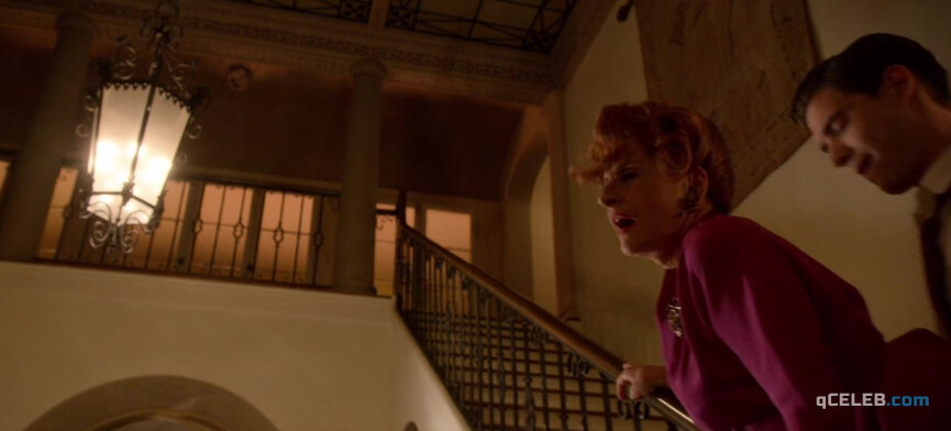 1. Patti Lupone sexy – Hollywood s01e02 (2020)