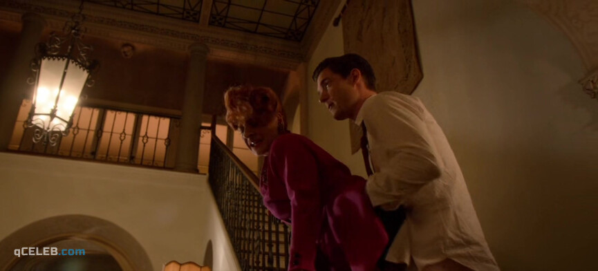 2. Patti Lupone sexy – Hollywood s01e02 (2020)