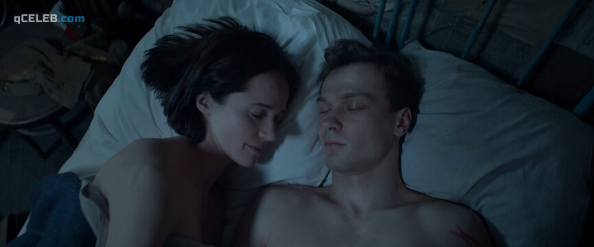 3. Olga Lerman sexy – Kalashnikov AK-47 (2020)