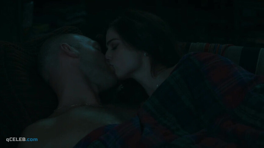 4. Janet Montgomery sexy – The Romanoffs s01e02 (2018)