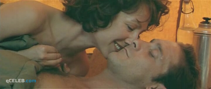 11. Valeria Bruni Tedeschi nude, Zabou Breitman sexy, Nathalie Baye sexy – C'est La Vie (1990)